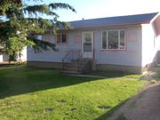 1981 3 bedroom 988 sq ft bungalow in Quill lake, sk