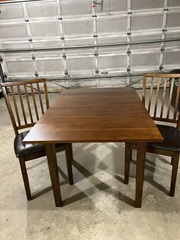 Small attractive table,  2 chairs for sale in Saskatoon (like new)
